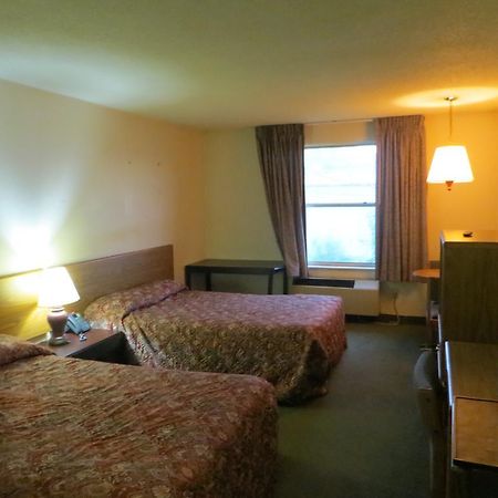 גורני Hollywood Inn & Suites מראה חיצוני תמונה