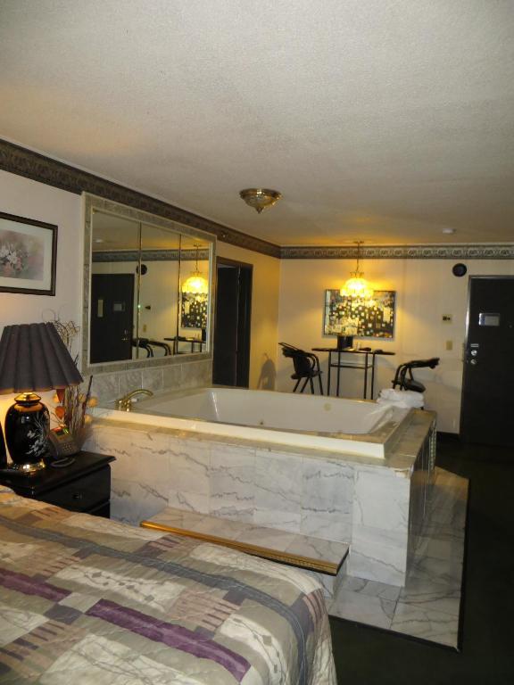 גורני Hollywood Inn & Suites חדר תמונה