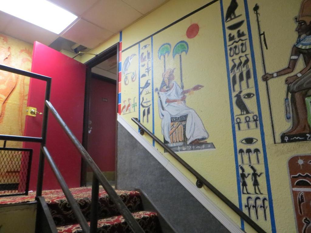גורני Hollywood Inn & Suites מראה חיצוני תמונה