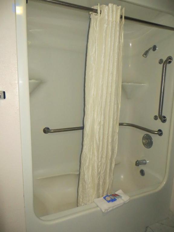 גורני Hollywood Inn & Suites מראה חיצוני תמונה